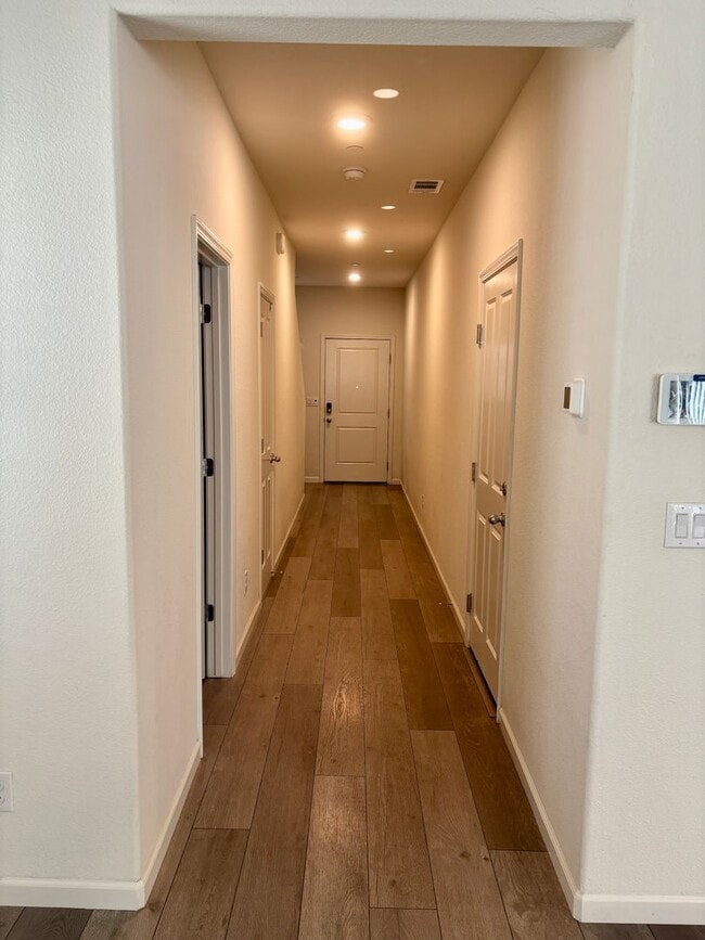 Building Photo - Stunning Natomas 4/2.5.  Backyard is AMAZING!  Please read ad for viewings!