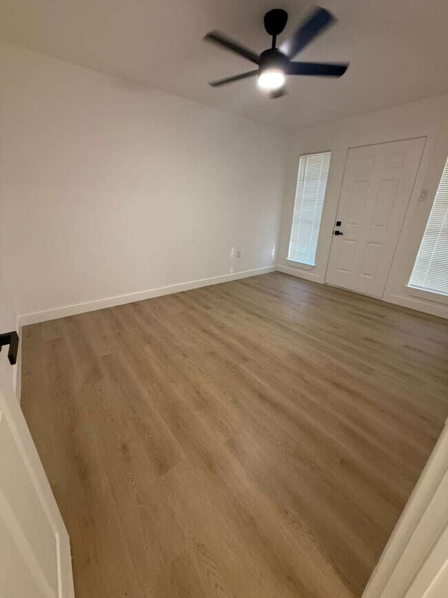 Building Photo - BEAUTIFUL HOME IN HOUSTON. MOVE IN READY!.