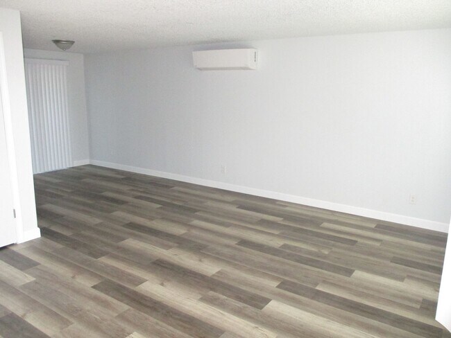 Building Photo - 18-4