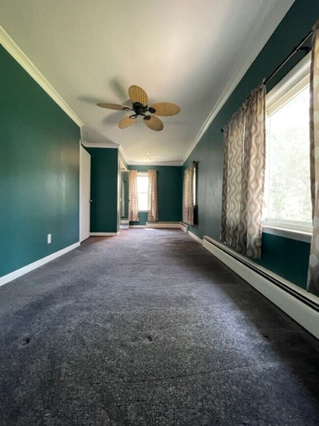 Building Photo - ADORABLE 3 BED 1.5 BATH BUNGALOW -----DEERING ST.