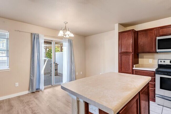 Building Photo - Spacious Multi-Level Townhome in Brookwillow