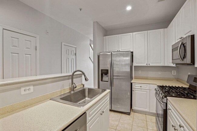 Building Photo - 2651 Park Tower Dr