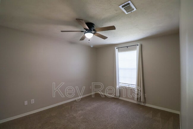 Building Photo - 9001 Thompson Dr