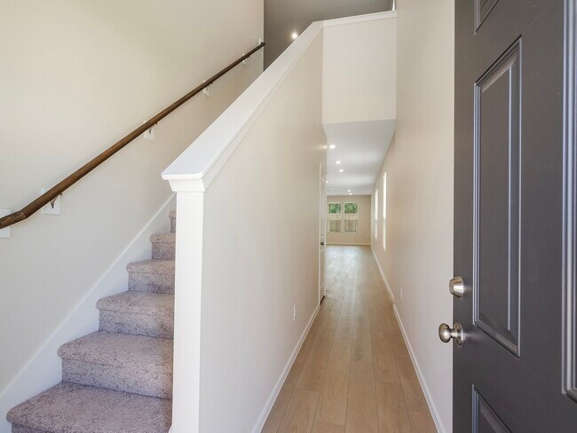 Building Photo - 15881 Blass Vly Dr