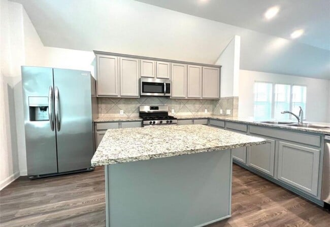 Building Photo - 3011 Azalea Pt