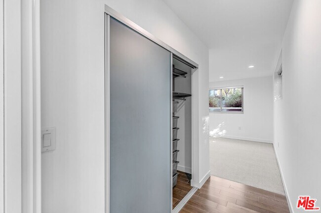 Building Photo - 901 Flower St