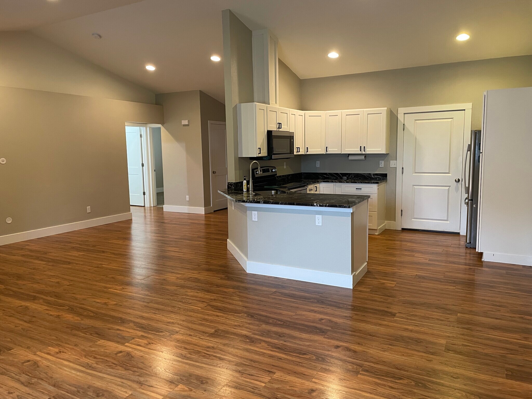 Building Photo - 627 N 3rd St