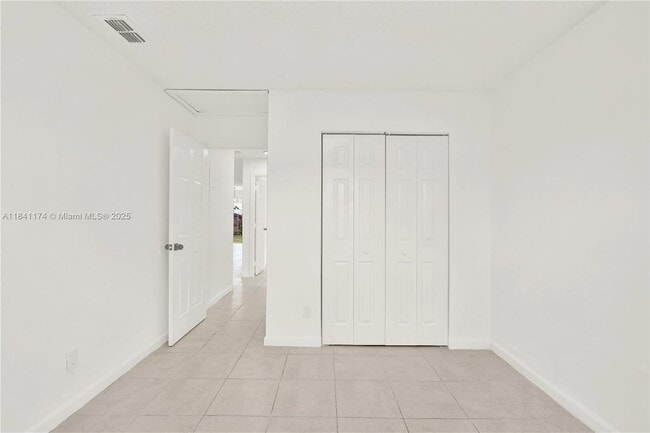 Building Photo - 941 SW 7th Ct