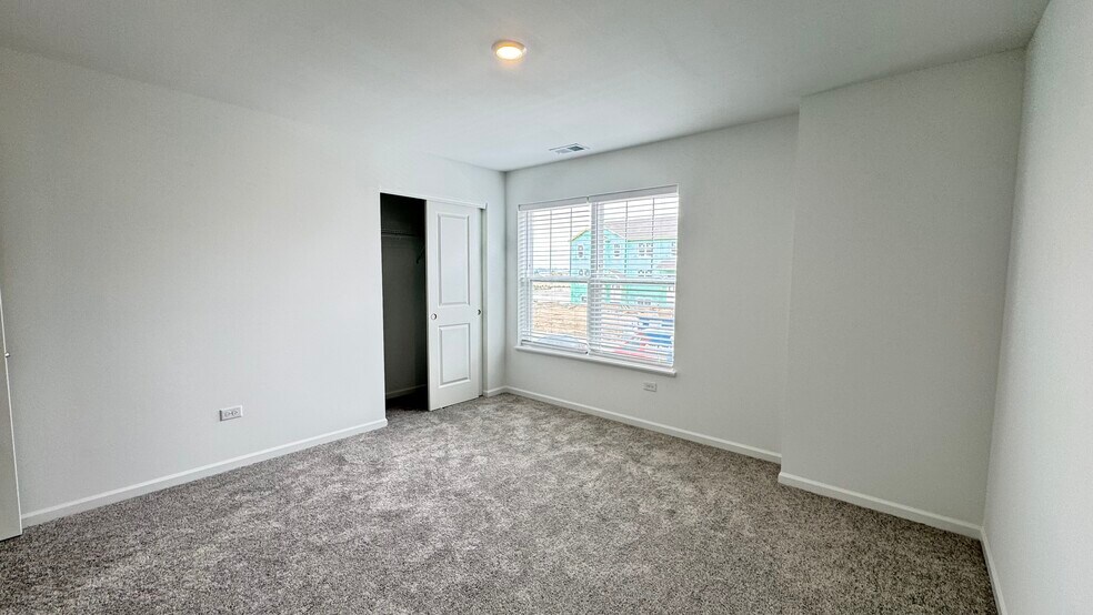 Building Photo - 25631 W Yorkshire Dr