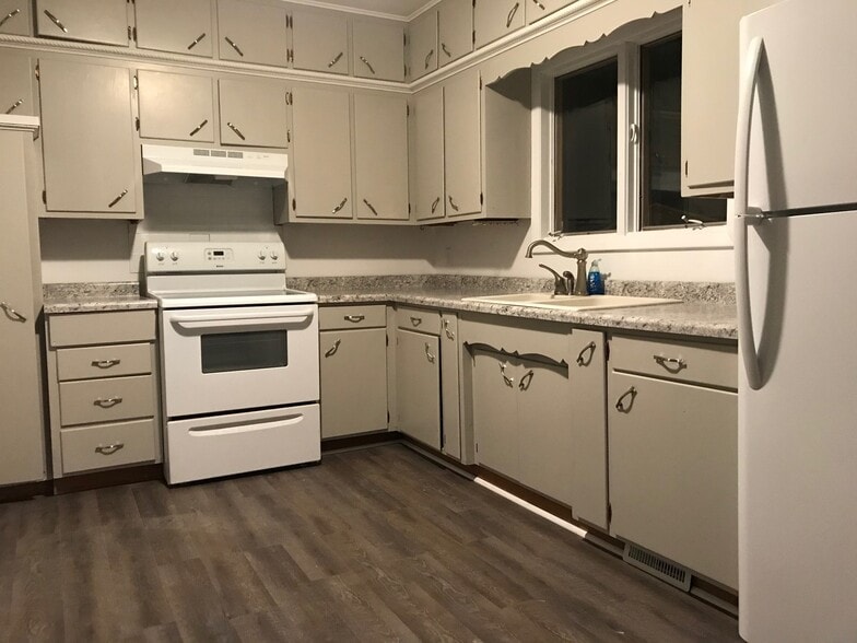 Building Photo - 1320 25th St