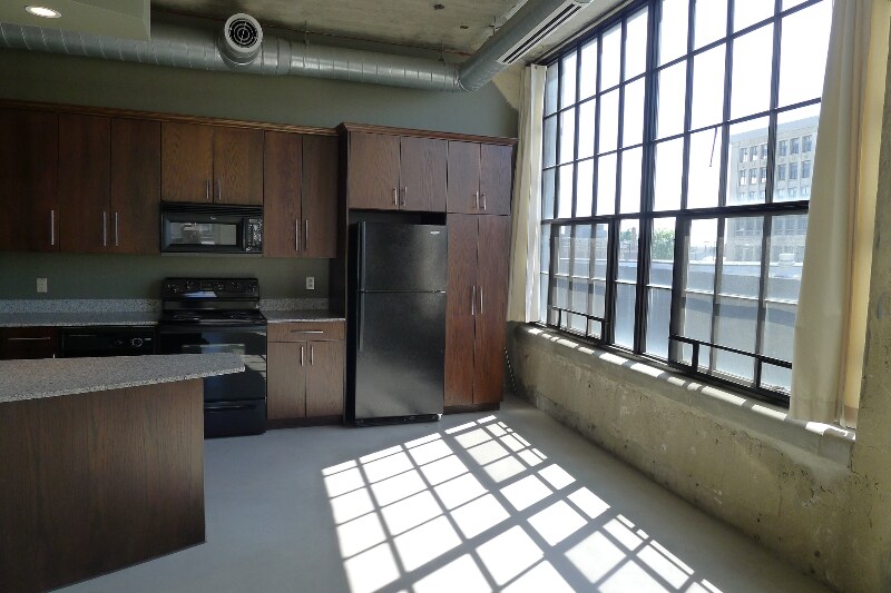 Building Photo - 41 Burroughs St