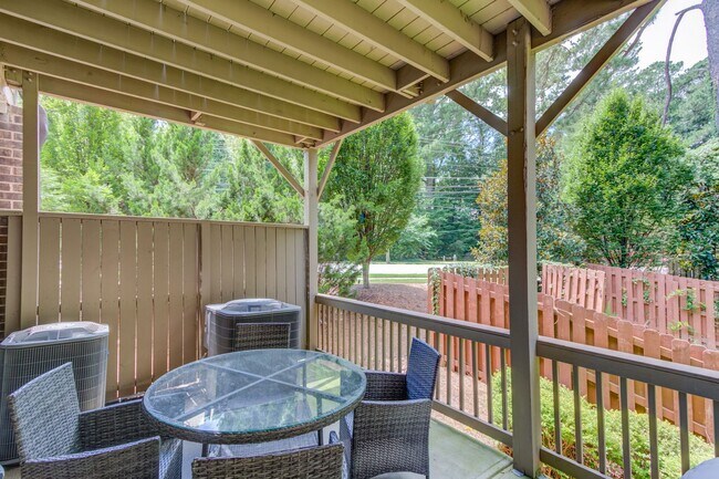 Building Photo - 1450 Edgebrook Ct NE