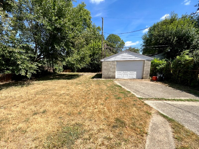 Building Photo - 912 Sharon Dr