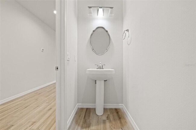 Building Photo - 1950 Lake Ridge Blvd