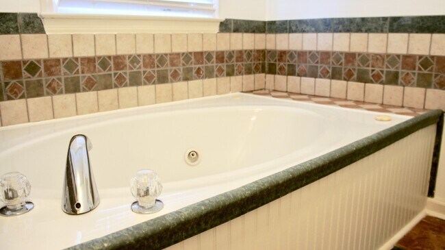 Building Photo - 3304 Chariot Ct