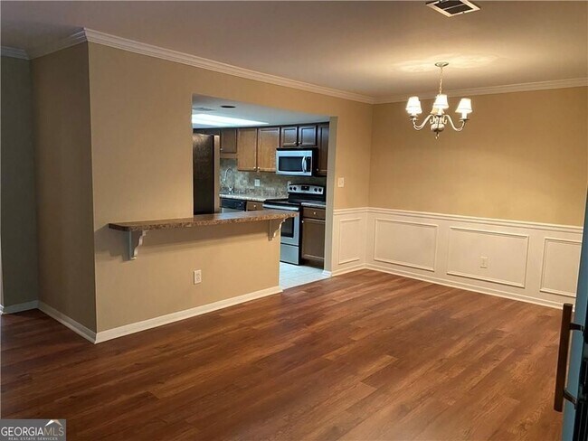Building Photo - 2207 Surrey Ct