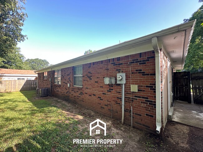 Building Photo - Move-In Ready 4BR Home in 38134 - Airy Living Spaces & Private Backyard