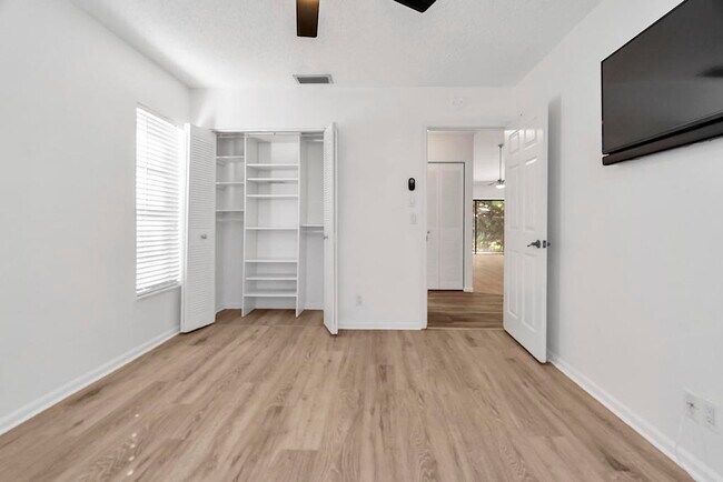 Building Photo - 416 Buttonwood Pl