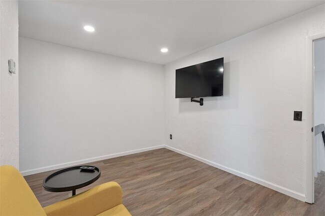 Building Photo - 12508 Green Valley Dr