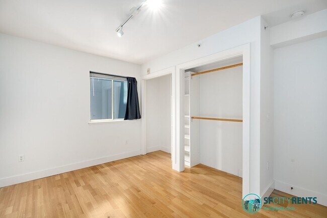 Building Photo - Polk Gulch: Modern 4th Floor Condo w/ in-unit W/D, Garage Parking & Shared Roof Deck