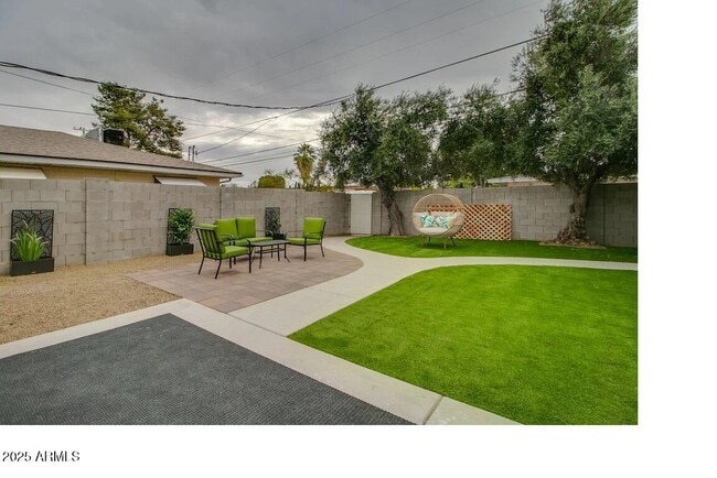 Building Photo - 6809 E Earll Dr