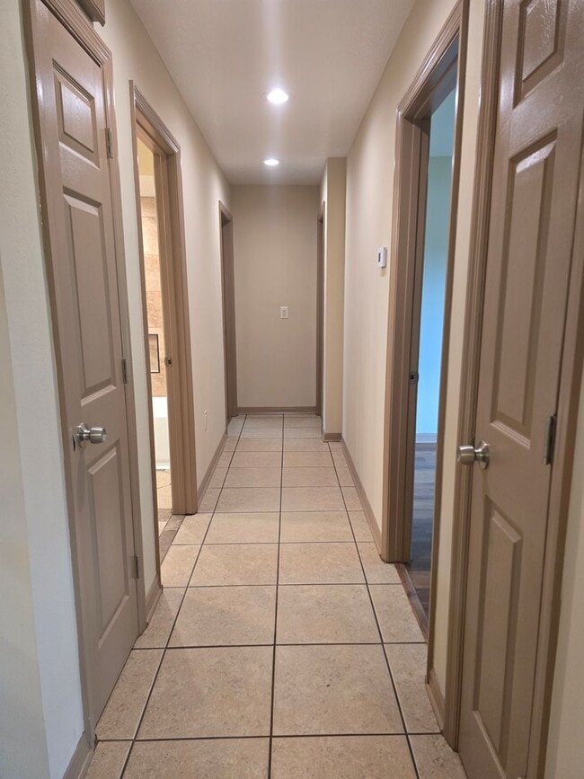 Building Photo - Fabulous 3/1.5/1 in Homosassa!!!