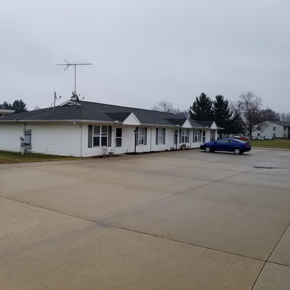 Primary Photo - 1112 Oakview Dr