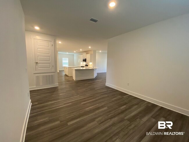 Building Photo - 510 Hardwood Ave