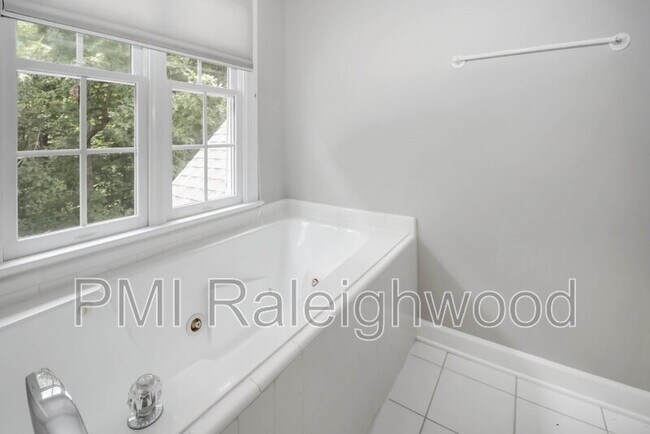 Building Photo - 301 Perry Creek Dr