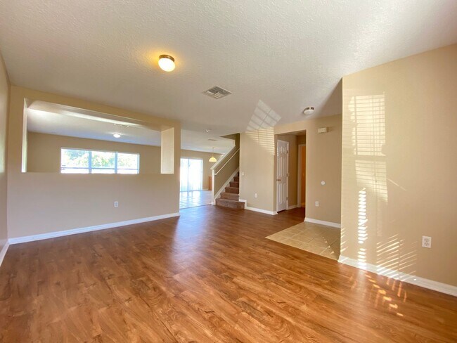 Building Photo - Oversized 3 BD / 2.5 BA with Loft