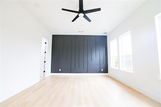 Building Photo - 306 E 7th St