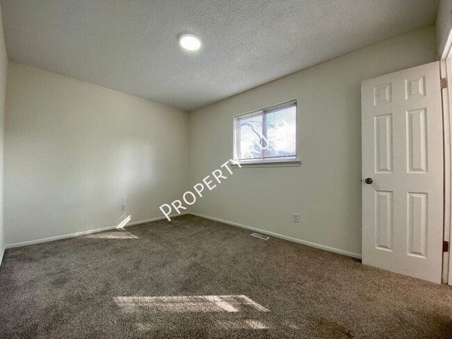 Building Photo - 922 Delores Dr