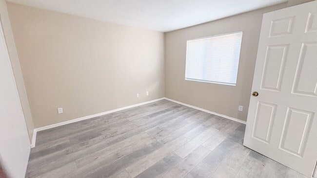 Building Photo - Low rent! Fully Renovated 2BR Condo Gated ...