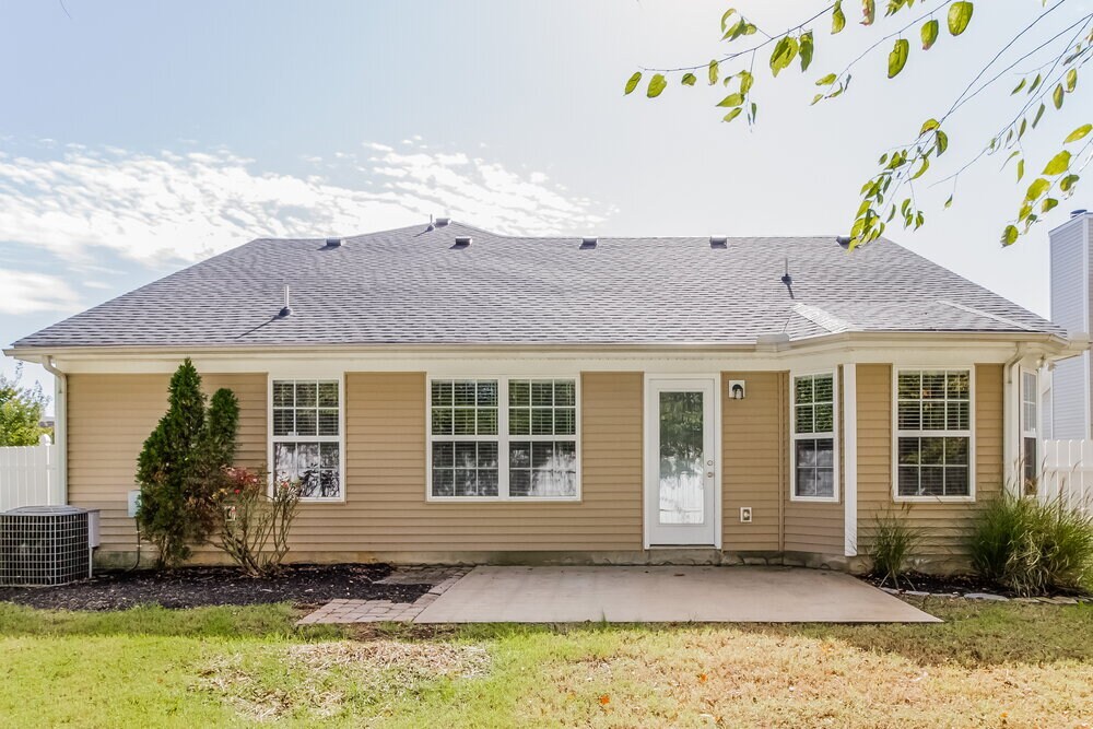Building Photo - 3304 Tourmaline Dr