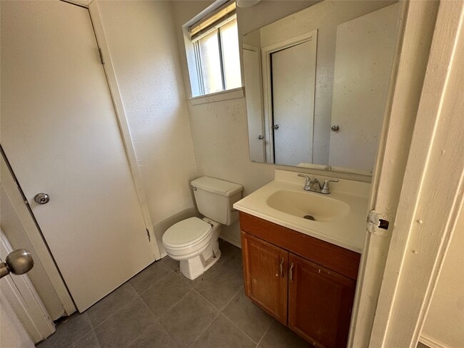 Building Photo - 14846 Waterside Dr