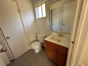 Building Photo - 14846 Waterside Dr