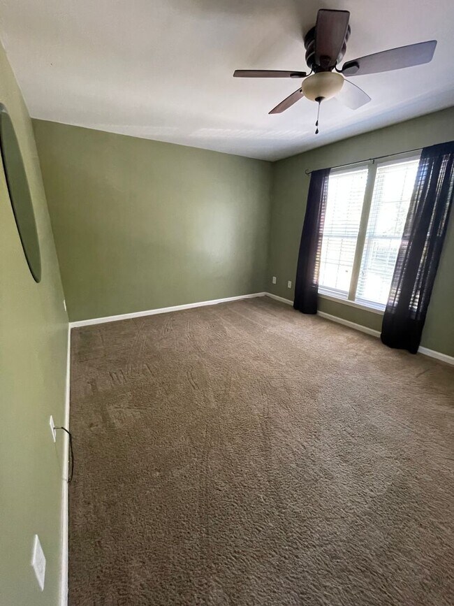 Building Photo - Hadley Commons 2 Bedroom 2.5 Bath Townhome