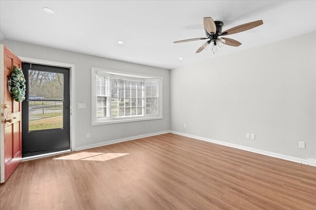 Building Photo - 541 N White St