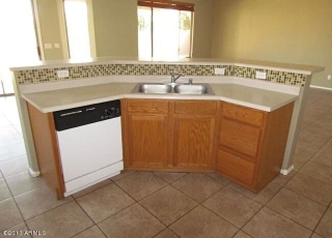 Building Photo - Nice, Spacious Home In Avondale