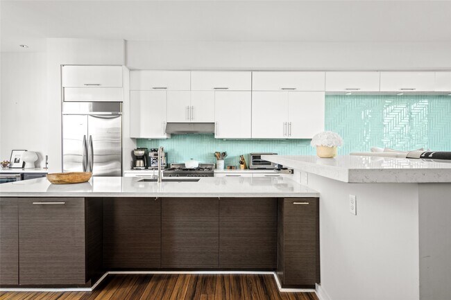 Building Photo - 2202 Whitney St