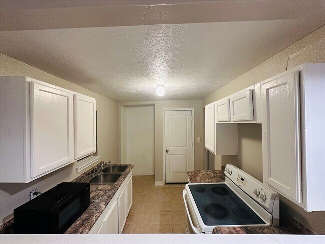 Building Photo - 4410 Galesburg St