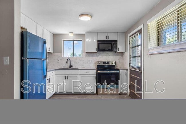 Building Photo - 491 S Holmes Ave