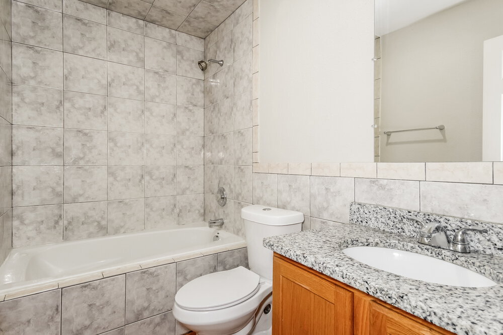 Building Photo - 411 Leafy Way Ave