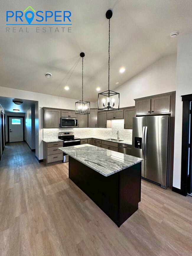 Building Photo - CA785X