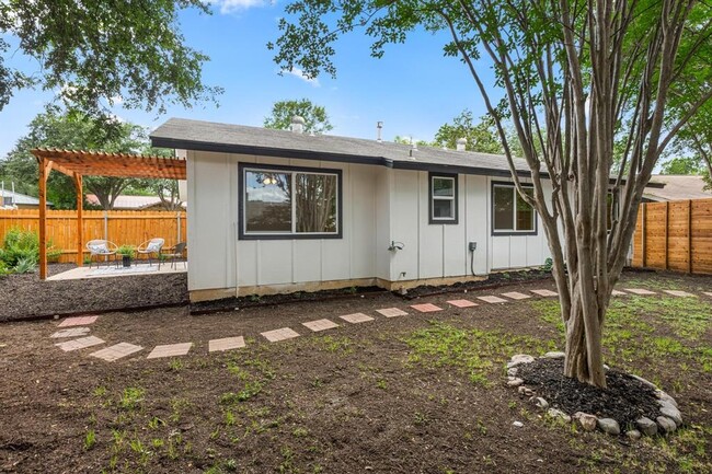 Building Photo - 2506 Carlow Dr