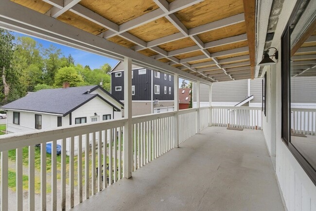 Building Photo - 221a Cedar Ave