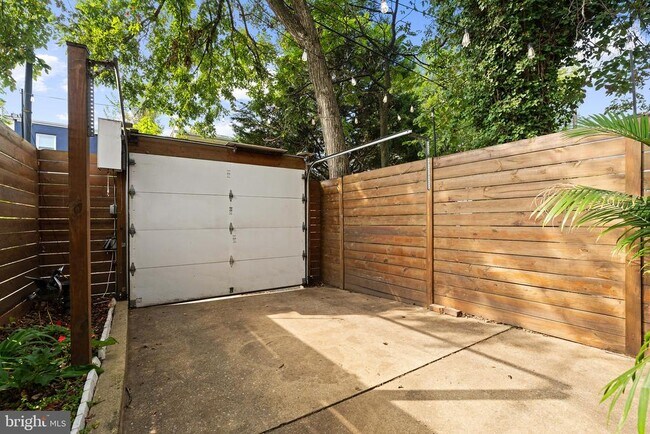 Building Photo - 1711 Lang Pl NE
