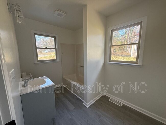 Building Photo - 172 Mill St