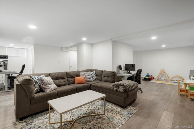 Building Photo - 70 Breckenridge Ave