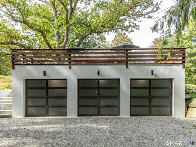 Building Photo - 110 Sharon Rd